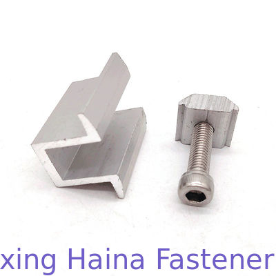 Morsetto di alluminio del montaggio di pannello solare metà di con la vite a testa cilindrica di testa di incavo della sfortuna